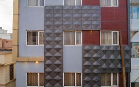 Perfectstayz Premium At Harkipauri Road - Ganga View Rooftop Cafe